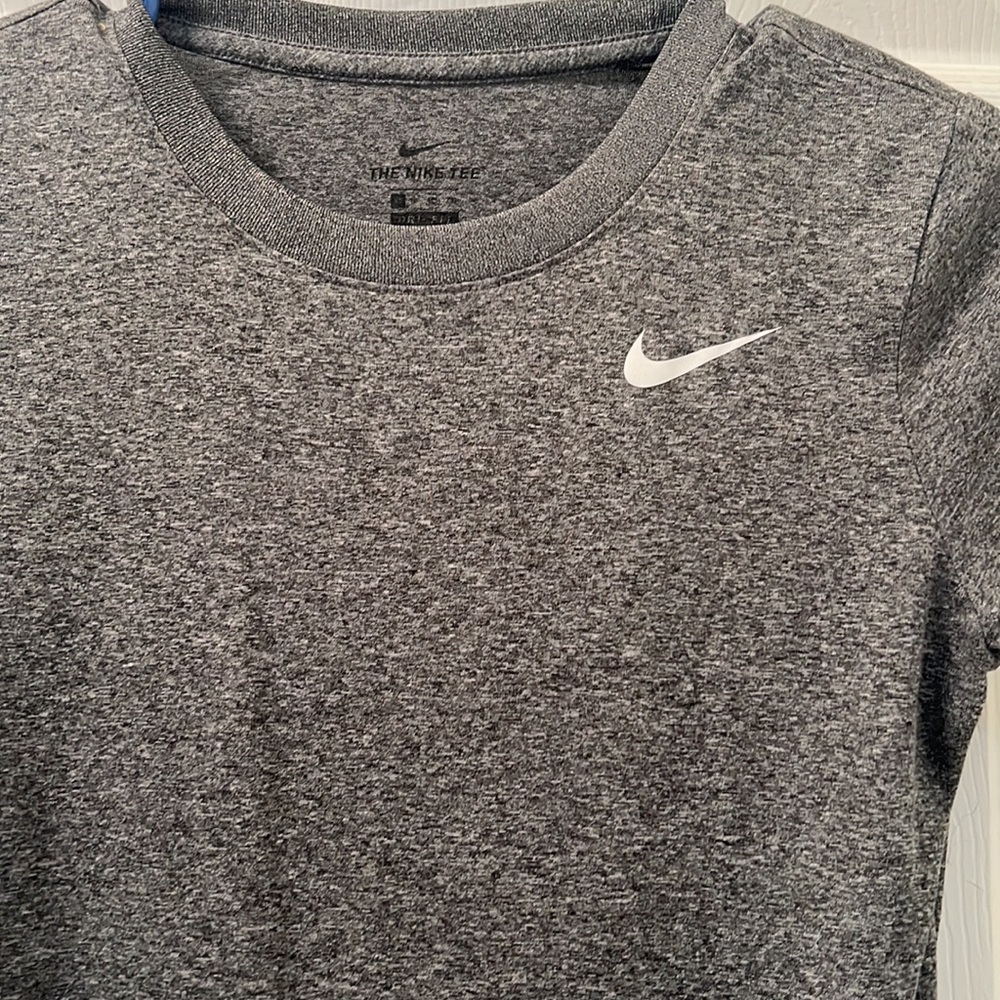 Nike dri-fit tee - Picture 3 of 3
